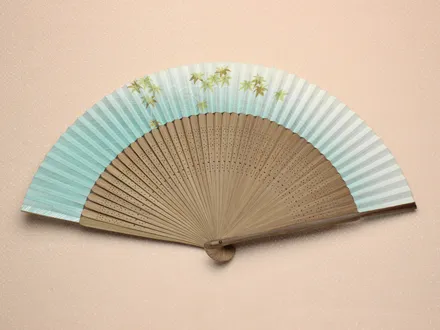 京扇子 清流に青もみじ