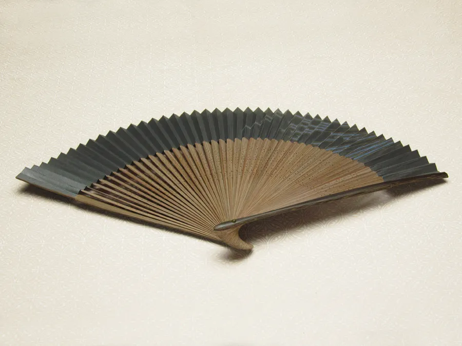 下から